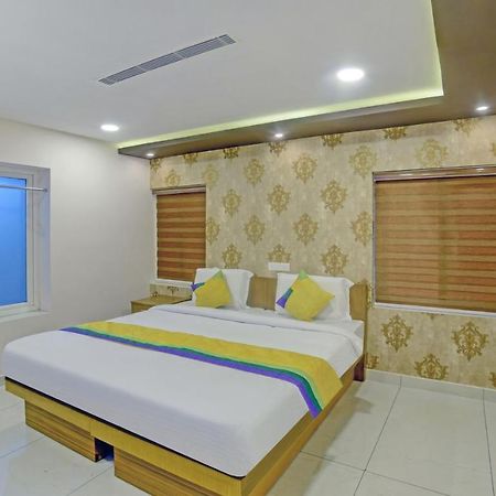 Treebo Trip Majestic Inn Thampanoor Thiruvananthapuram Exterior foto