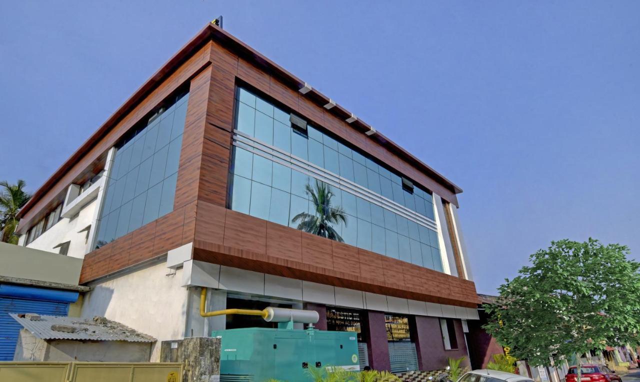 Treebo Trip Majestic Inn Thampanoor Thiruvananthapuram Exterior foto