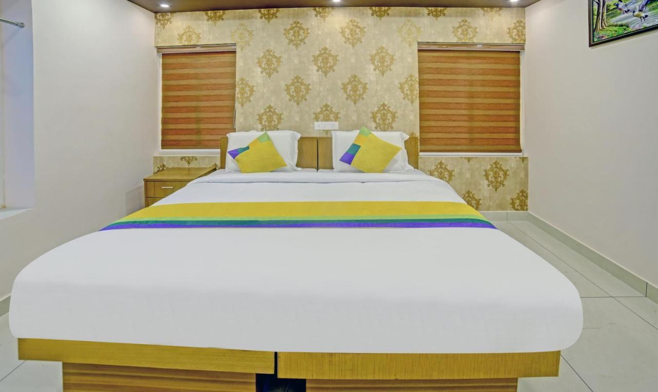 Treebo Trip Majestic Inn Thampanoor Thiruvananthapuram Exterior foto