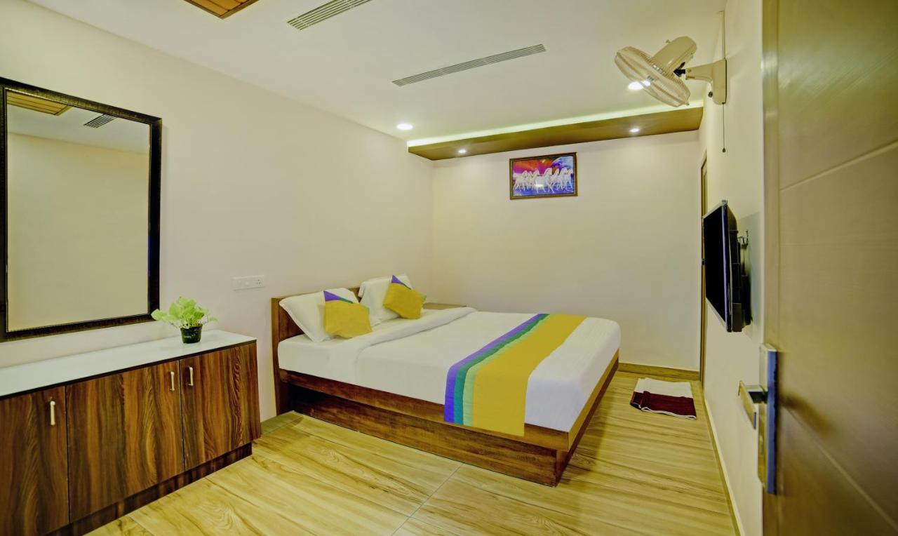 Treebo Trip Majestic Inn Thampanoor Thiruvananthapuram Exterior foto