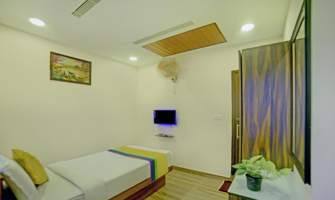 Treebo Trip Majestic Inn Thampanoor Thiruvananthapuram Exterior foto