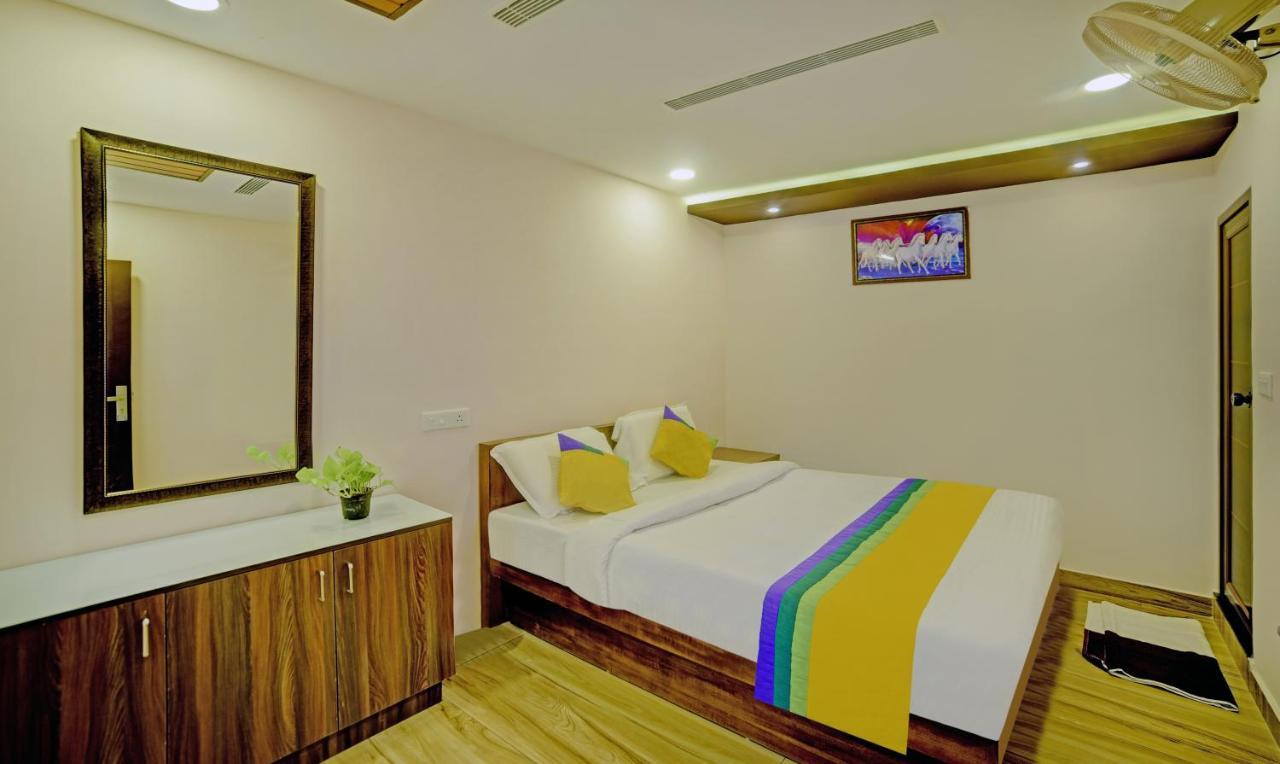 Treebo Trip Majestic Inn Thampanoor Thiruvananthapuram Exterior foto